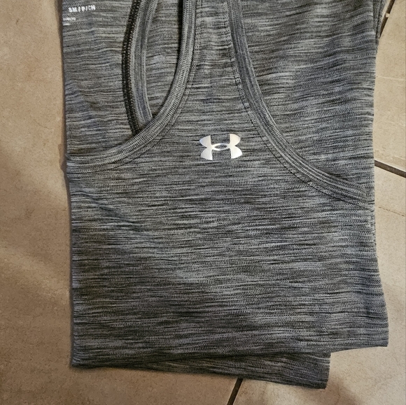 UA Womens Small Tank Top - Picture 4 of 4